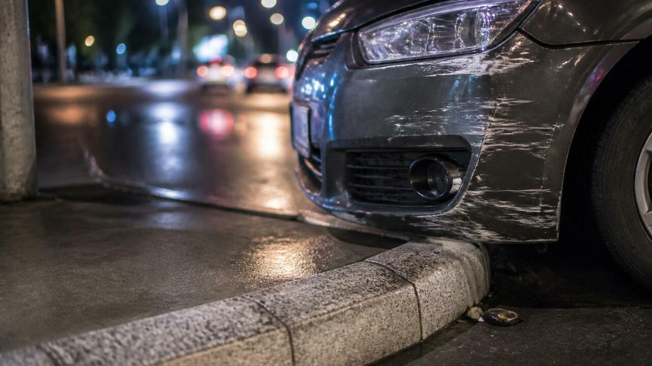 В Самаре водитель Hyundai Solaris погиб в ДТП на Шоссейной ДТП в Самаре: Hyundai Solaris врезался в столб ...