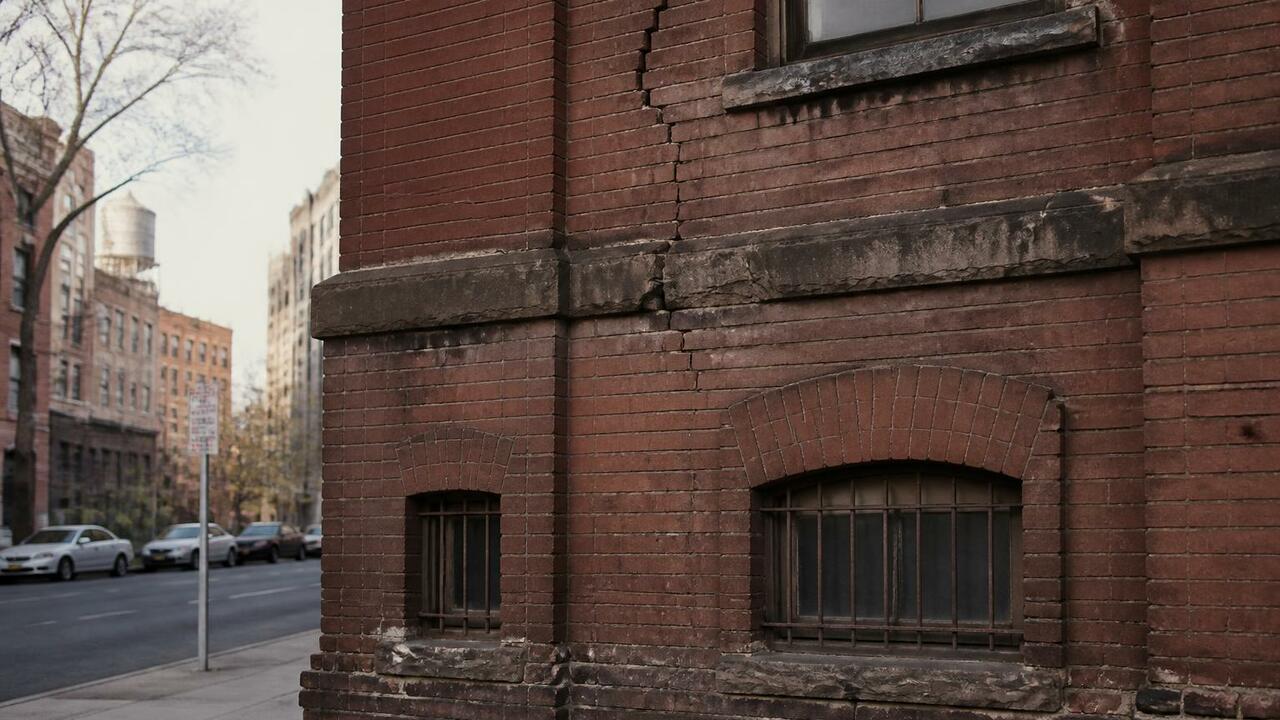 В Самаре объявлены торги на снос аварийного дом...